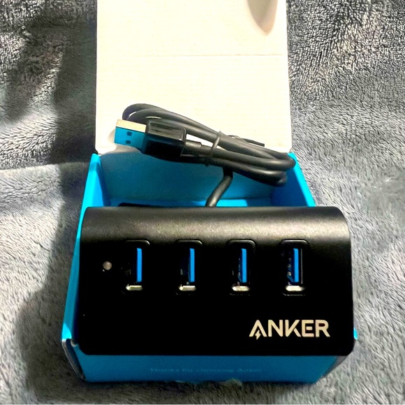 Anker Aluminum 4-Port USB 3.0 Hub - Picture 1 of 3